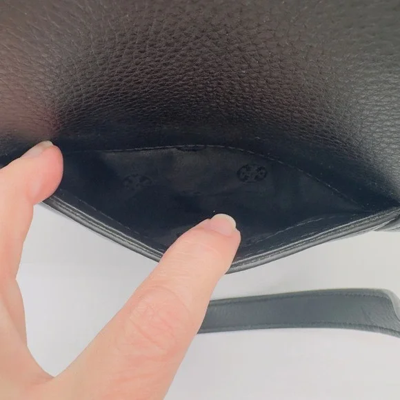 Tory Burch Meyer Plaque Pebbled Leather Tote Bag in Black - Picture 6 of 16